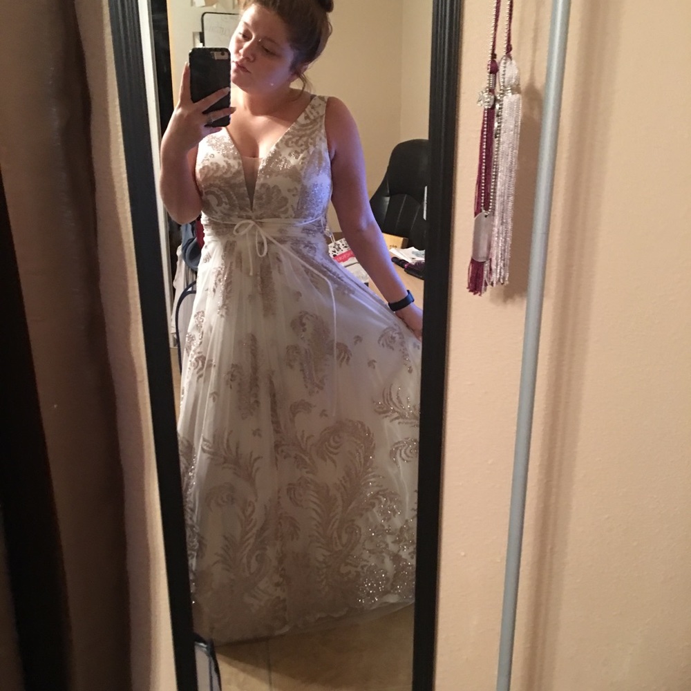 Sleeveless NWT V Neck Maxi Lace Up Evening Prom